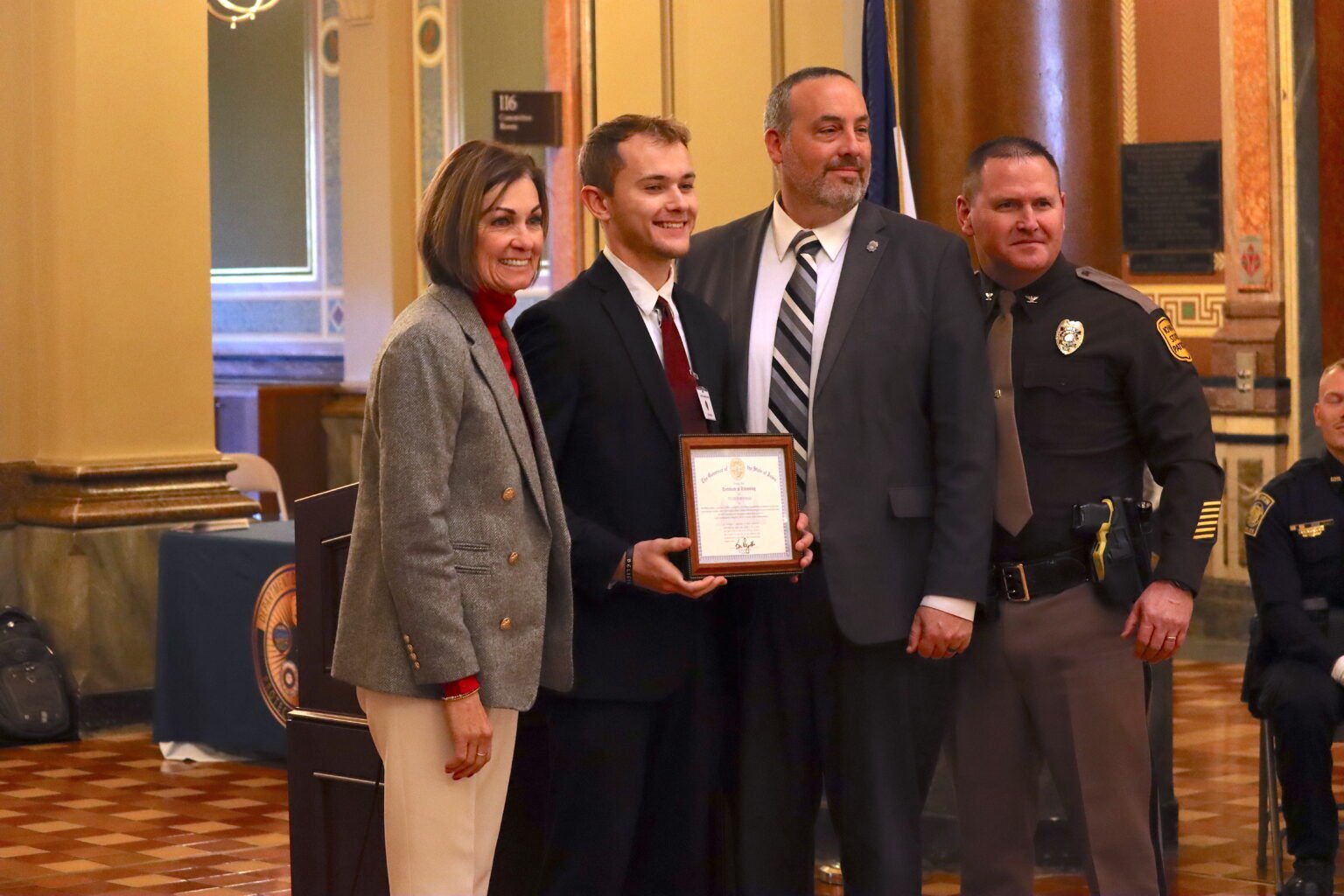 Waterloo man receives Governor’s Lifesaving Award, Oelwein officers receive Sullivan Brothers' Award